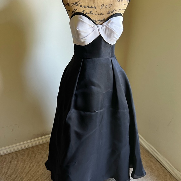 🖤SOLD🖤Carolina Herrera Sweetheart Neck Strapless Silk Faille Ballgown BLACK - Picture 8 of 17